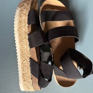 NEW Cushionaire Mandy Wedge Sandals. NOT size 8.5 see commentary ;/